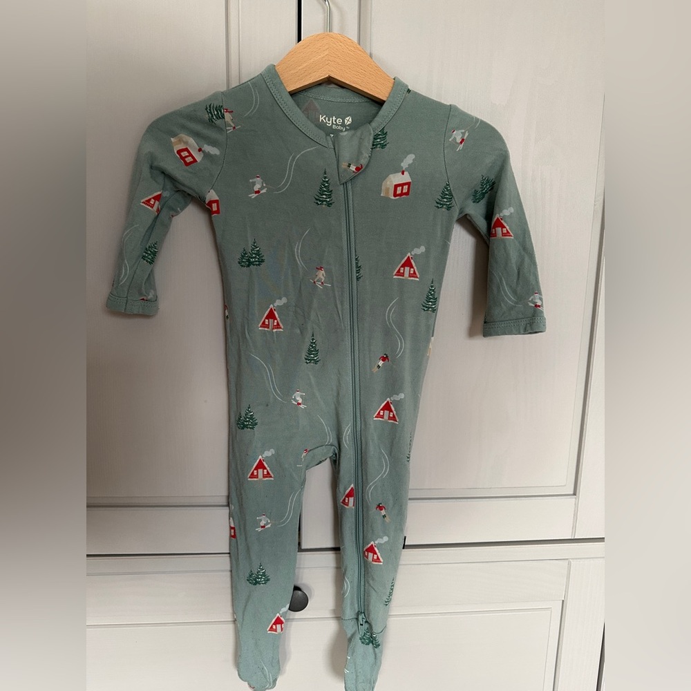 Kyte baby footie sleeper in Alpine